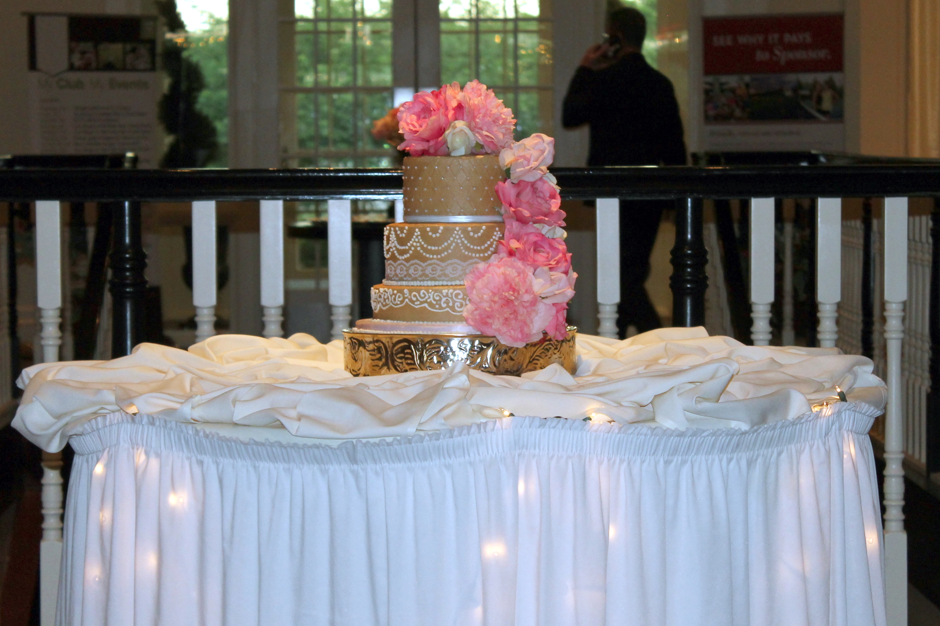 Wedding Cake Fails the Guests Will Never Forget