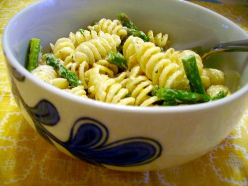Rotini with Asparagus and Goat Cheese